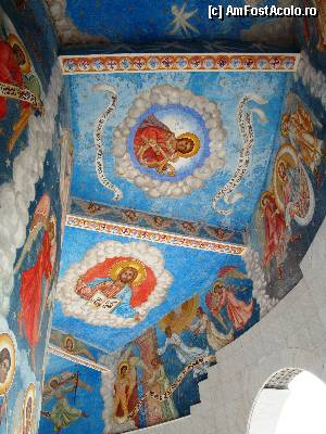 [P10] Pictură semnată de Petru Botezatu pe scările exterioare de acces în interiorul Catedralei Episcopale Sfânta Vineri din Zalău » foto by mariana.olaru
 - 
<span class="allrVoted glyphicon glyphicon-heart hidden" id="av395603"></span>
<a class="m-l-10 hidden" id="sv395603" onclick="voting_Foto_DelVot(,395603,13499)" role="button">șterge vot <span class="glyphicon glyphicon-remove"></span></a>
<a id="v9395603" class=" c-red"  onclick="voting_Foto_SetVot(395603)" role="button"><span class="glyphicon glyphicon-heart-empty"></span> <b>LIKE</b> = Votează poza</a> <img class="hidden"  id="f395603W9" src="/imagini/loader.gif" border="0" /><span class="AjErrMes hidden" id="e395603ErM"></span>