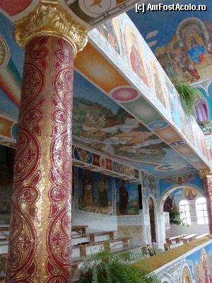 [P61] Catedrala Episcopală Sfânta Vineri din Zalău: balconul inferior. Se remarcă stâlpii de susținere mozaicați, nu pictați.  » foto by mariana.olaru
 - 
<span class="allrVoted glyphicon glyphicon-heart hidden" id="av395656"></span>
<a class="m-l-10 hidden" id="sv395656" onclick="voting_Foto_DelVot(,395656,13499)" role="button">șterge vot <span class="glyphicon glyphicon-remove"></span></a>
<a id="v9395656" class=" c-red"  onclick="voting_Foto_SetVot(395656)" role="button"><span class="glyphicon glyphicon-heart-empty"></span> <b>LIKE</b> = Votează poza</a> <img class="hidden"  id="f395656W9" src="/imagini/loader.gif" border="0" /><span class="AjErrMes hidden" id="e395656ErM"></span>