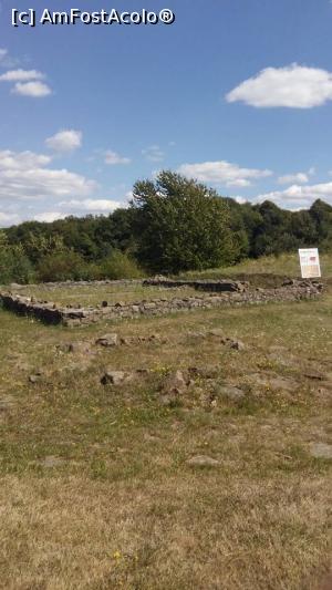 [P28] Ruine » foto by Marcumandru
 - 
<span class="allrVoted glyphicon glyphicon-heart hidden" id="av957623"></span>
<a class="m-l-10 hidden" id="sv957623" onclick="voting_Foto_DelVot(,957623,13499)" role="button">șterge vot <span class="glyphicon glyphicon-remove"></span></a>
<a id="v9957623" class=" c-red"  onclick="voting_Foto_SetVot(957623)" role="button"><span class="glyphicon glyphicon-heart-empty"></span> <b>LIKE</b> = Votează poza</a> <img class="hidden"  id="f957623W9" src="/imagini/loader.gif" border="0" /><span class="AjErrMes hidden" id="e957623ErM"></span>