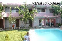 [P01] curtea interioară cu piscina si iarba prospat tunsa » foto by cardone
 - 
<span class="allrVoted glyphicon glyphicon-heart hidden" id="av396316"></span>
<a class="m-l-10 hidden" id="sv396316" onclick="voting_Foto_DelVot(,396316,13509)" role="button">șterge vot <span class="glyphicon glyphicon-remove"></span></a>
<a id="v9396316" class=" c-red"  onclick="voting_Foto_SetVot(396316)" role="button"><span class="glyphicon glyphicon-heart-empty"></span> <b>LIKE</b> = Votează poza</a> <img class="hidden"  id="f396316W9" src="/imagini/loader.gif" border="0" /><span class="AjErrMes hidden" id="e396316ErM"></span>