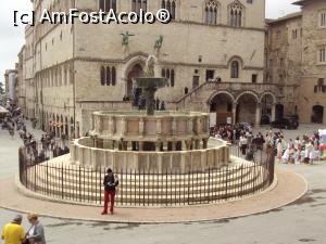 [P01] Perugia: Piazza IV Novembre cu Fontana Maggiore.  » foto by Carmen Ion
 - 
<span class="allrVoted glyphicon glyphicon-heart hidden" id="av983435"></span>
<a class="m-l-10 hidden" id="sv983435" onclick="voting_Foto_DelVot(,983435,13517)" role="button">șterge vot <span class="glyphicon glyphicon-remove"></span></a>
<a id="v9983435" class=" c-red"  onclick="voting_Foto_SetVot(983435)" role="button"><span class="glyphicon glyphicon-heart-empty"></span> <b>LIKE</b> = Votează poza</a> <img class="hidden"  id="f983435W9" src="/imagini/loader.gif" border="0" /><span class="AjErrMes hidden" id="e983435ErM"></span>