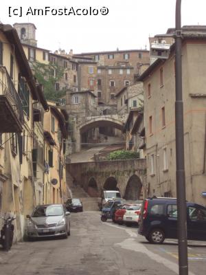 [P06] Perugia: străzi tipice, cu scări și arcade. Aici, zona Piazza dell Universita.  » foto by Carmen Ion
 - 
<span class="allrVoted glyphicon glyphicon-heart hidden" id="av983440"></span>
<a class="m-l-10 hidden" id="sv983440" onclick="voting_Foto_DelVot(,983440,13517)" role="button">șterge vot <span class="glyphicon glyphicon-remove"></span></a>
<a id="v9983440" class=" c-red"  onclick="voting_Foto_SetVot(983440)" role="button"><span class="glyphicon glyphicon-heart-empty"></span> <b>LIKE</b> = Votează poza</a> <img class="hidden"  id="f983440W9" src="/imagini/loader.gif" border="0" /><span class="AjErrMes hidden" id="e983440ErM"></span>