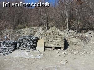[P22] Piatră scoasă la vânzare în zona satului Glod - Moroeni, Dâmbovița.  » foto by tata123 🔱
 - 
<span class="allrVoted glyphicon glyphicon-heart hidden" id="av846458"></span>
<a class="m-l-10 hidden" id="sv846458" onclick="voting_Foto_DelVot(,846458,13519)" role="button">șterge vot <span class="glyphicon glyphicon-remove"></span></a>
<a id="v9846458" class=" c-red"  onclick="voting_Foto_SetVot(846458)" role="button"><span class="glyphicon glyphicon-heart-empty"></span> <b>LIKE</b> = Votează poza</a> <img class="hidden"  id="f846458W9" src="/imagini/loader.gif" border="0" /><span class="AjErrMes hidden" id="e846458ErM"></span>