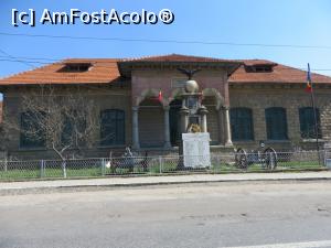 [P03] Școala din satul Lunca, 1910 - Moroeni, Dâmbovița.  » foto by tata123 🔱
 - 
<span class="allrVoted glyphicon glyphicon-heart hidden" id="av846439"></span>
<a class="m-l-10 hidden" id="sv846439" onclick="voting_Foto_DelVot(,846439,13519)" role="button">șterge vot <span class="glyphicon glyphicon-remove"></span></a>
<a id="v9846439" class=" c-red"  onclick="voting_Foto_SetVot(846439)" role="button"><span class="glyphicon glyphicon-heart-empty"></span> <b>LIKE</b> = Votează poza</a> <img class="hidden"  id="f846439W9" src="/imagini/loader.gif" border="0" /><span class="AjErrMes hidden" id="e846439ErM"></span>
