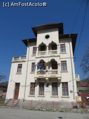 [P07] Casa memorială Ciorănescu - Moroeni, Dâmbovița.  » foto by tata123 🔱
 - 
<span class="allrVoted glyphicon glyphicon-heart hidden" id="av846443"></span>
<a class="m-l-10 hidden" id="sv846443" onclick="voting_Foto_DelVot(,846443,13519)" role="button">șterge vot <span class="glyphicon glyphicon-remove"></span></a>
<a id="v9846443" class=" c-red"  onclick="voting_Foto_SetVot(846443)" role="button"><span class="glyphicon glyphicon-heart-empty"></span> <b>LIKE</b> = Votează poza</a> <img class="hidden"  id="f846443W9" src="/imagini/loader.gif" border="0" /><span class="AjErrMes hidden" id="e846443ErM"></span>