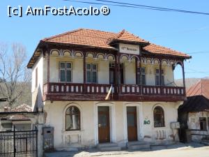 [P10] Casa lui Dumitru Negulescu (1926) - Pietroșița.  » foto by tata123 🔱
 - 
<span class="allrVoted glyphicon glyphicon-heart hidden" id="av849857"></span>
<a class="m-l-10 hidden" id="sv849857" onclick="voting_Foto_DelVot(,849857,13519)" role="button">șterge vot <span class="glyphicon glyphicon-remove"></span></a>
<a id="v9849857" class=" c-red"  onclick="voting_Foto_SetVot(849857)" role="button"><span class="glyphicon glyphicon-heart-empty"></span> <b>LIKE</b> = Votează poza</a> <img class="hidden"  id="f849857W9" src="/imagini/loader.gif" border="0" /><span class="AjErrMes hidden" id="e849857ErM"></span>