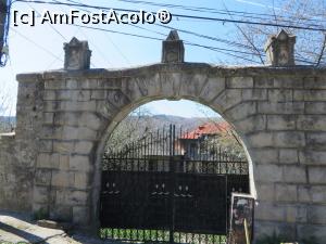 [P20] Poartă de piatră din 1888 - Pietroșița.  » foto by tata123 🔱
 - 
<span class="allrVoted glyphicon glyphicon-heart hidden" id="av849867"></span>
<a class="m-l-10 hidden" id="sv849867" onclick="voting_Foto_DelVot(,849867,13519)" role="button">șterge vot <span class="glyphicon glyphicon-remove"></span></a>
<a id="v9849867" class=" c-red"  onclick="voting_Foto_SetVot(849867)" role="button"><span class="glyphicon glyphicon-heart-empty"></span> <b>LIKE</b> = Votează poza</a> <img class="hidden"  id="f849867W9" src="/imagini/loader.gif" border="0" /><span class="AjErrMes hidden" id="e849867ErM"></span>