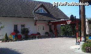 [P01] Intrarea in corpul doi de cladire a pensiunea Rooms&Apartmens Jana .Cerklje na Gorenjsken. Slovenia » foto by traian.leuca †
 - 
<span class="allrVoted glyphicon glyphicon-heart hidden" id="av397331"></span>
<a class="m-l-10 hidden" id="sv397331" onclick="voting_Foto_DelVot(,397331,13546)" role="button">șterge vot <span class="glyphicon glyphicon-remove"></span></a>
<a id="v9397331" class=" c-red"  onclick="voting_Foto_SetVot(397331)" role="button"><span class="glyphicon glyphicon-heart-empty"></span> <b>LIKE</b> = Votează poza</a> <img class="hidden"  id="f397331W9" src="/imagini/loader.gif" border="0" /><span class="AjErrMes hidden" id="e397331ErM"></span>
