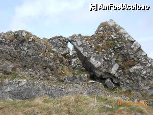 [P15] Irlanda - Dunamase Castle; zid prabusit - remarcati grosimea lui.  » foto by Diaura*
 - 
<span class="allrVoted glyphicon glyphicon-heart hidden" id="av440222"></span>
<a class="m-l-10 hidden" id="sv440222" onclick="voting_Foto_DelVot(,440222,13555)" role="button">șterge vot <span class="glyphicon glyphicon-remove"></span></a>
<a id="v9440222" class=" c-red"  onclick="voting_Foto_SetVot(440222)" role="button"><span class="glyphicon glyphicon-heart-empty"></span> <b>LIKE</b> = Votează poza</a> <img class="hidden"  id="f440222W9" src="/imagini/loader.gif" border="0" /><span class="AjErrMes hidden" id="e440222ErM"></span>