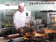 [P12] Iorgos, făcând spectacol la Pasteria » foto by sosso
 - 
<span class="allrVoted glyphicon glyphicon-heart hidden" id="av410489"></span>
<a class="m-l-10 hidden" id="sv410489" onclick="voting_Foto_DelVot(,410489,13584)" role="button">șterge vot <span class="glyphicon glyphicon-remove"></span></a>
<a id="v9410489" class=" c-red"  onclick="voting_Foto_SetVot(410489)" role="button"><span class="glyphicon glyphicon-heart-empty"></span> <b>LIKE</b> = Votează poza</a> <img class="hidden"  id="f410489W9" src="/imagini/loader.gif" border="0" /><span class="AjErrMes hidden" id="e410489ErM"></span>