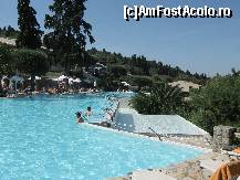 [P18] Piscina, iar mai sus, unde sunt umbrelele albastre - barul » foto by sosso
 - 
<span class="allrVoted glyphicon glyphicon-heart hidden" id="av410495"></span>
<a class="m-l-10 hidden" id="sv410495" onclick="voting_Foto_DelVot(,410495,13584)" role="button">șterge vot <span class="glyphicon glyphicon-remove"></span></a>
<a id="v9410495" class=" c-red"  onclick="voting_Foto_SetVot(410495)" role="button"><span class="glyphicon glyphicon-heart-empty"></span> <b>LIKE</b> = Votează poza</a> <img class="hidden"  id="f410495W9" src="/imagini/loader.gif" border="0" /><span class="AjErrMes hidden" id="e410495ErM"></span>