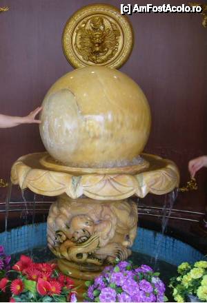 [P38] Sfera din marmura care se invartea pe o panza de apa – in interiorul restaurantului » foto by cdiana
 - 
<span class="allrVoted glyphicon glyphicon-heart hidden" id="av478665"></span>
<a class="m-l-10 hidden" id="sv478665" onclick="voting_Foto_DelVot(,478665,13588)" role="button">șterge vot <span class="glyphicon glyphicon-remove"></span></a>
<a id="v9478665" class=" c-red"  onclick="voting_Foto_SetVot(478665)" role="button"><span class="glyphicon glyphicon-heart-empty"></span> <b>LIKE</b> = Votează poza</a> <img class="hidden"  id="f478665W9" src="/imagini/loader.gif" border="0" /><span class="AjErrMes hidden" id="e478665ErM"></span>