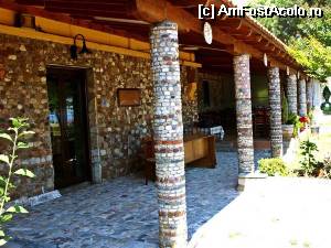 [P02] Taverna Eleni, lucrarile din piatra realizate de batranul Moschopoulos » foto by Mixaela
 - 
<span class="allrVoted glyphicon glyphicon-heart hidden" id="av523309"></span>
<a class="m-l-10 hidden" id="sv523309" onclick="voting_Foto_DelVot(,523309,13602)" role="button">șterge vot <span class="glyphicon glyphicon-remove"></span></a>
<a id="v9523309" class=" c-red"  onclick="voting_Foto_SetVot(523309)" role="button"><span class="glyphicon glyphicon-heart-empty"></span> <b>LIKE</b> = Votează poza</a> <img class="hidden"  id="f523309W9" src="/imagini/loader.gif" border="0" /><span class="AjErrMes hidden" id="e523309ErM"></span>