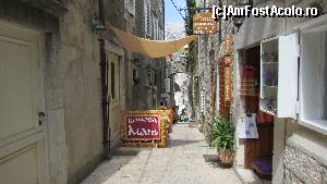 [P48] Căscăm gura prin vechea Korcula; ni se face foame...  » foto by crismis
 - 
<span class="allrVoted glyphicon glyphicon-heart hidden" id="av677282"></span>
<a class="m-l-10 hidden" id="sv677282" onclick="voting_Foto_DelVot(,677282,13614)" role="button">șterge vot <span class="glyphicon glyphicon-remove"></span></a>
<a id="v9677282" class=" c-red"  onclick="voting_Foto_SetVot(677282)" role="button"><span class="glyphicon glyphicon-heart-empty"></span> <b>LIKE</b> = Votează poza</a> <img class="hidden"  id="f677282W9" src="/imagini/loader.gif" border="0" /><span class="AjErrMes hidden" id="e677282ErM"></span>