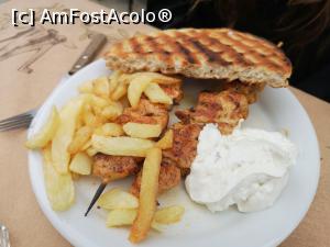 [P21] Taverna Batalogianni; souvlaki de porc » foto by crismis
 - 
<span class="allrVoted glyphicon glyphicon-heart hidden" id="av1079359"></span>
<a class="m-l-10 hidden" id="sv1079359" onclick="voting_Foto_DelVot(,1079359,13618)" role="button">șterge vot <span class="glyphicon glyphicon-remove"></span></a>
<a id="v91079359" class=" c-red"  onclick="voting_Foto_SetVot(1079359)" role="button"><span class="glyphicon glyphicon-heart-empty"></span> <b>LIKE</b> = Votează poza</a> <img class="hidden"  id="f1079359W9" src="/imagini/loader.gif" border="0" /><span class="AjErrMes hidden" id="e1079359ErM"></span>