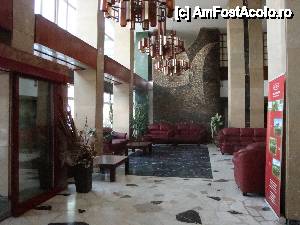 [P08] În holul recepției de la Hotel Delta din Tulcea » foto by mariana.olaru
 - 
<span class="allrVoted glyphicon glyphicon-heart hidden" id="av400763"></span>
<a class="m-l-10 hidden" id="sv400763" onclick="voting_Foto_DelVot(,400763,13626)" role="button">șterge vot <span class="glyphicon glyphicon-remove"></span></a>
<a id="v9400763" class=" c-red"  onclick="voting_Foto_SetVot(400763)" role="button"><span class="glyphicon glyphicon-heart-empty"></span> <b>LIKE</b> = Votează poza</a> <img class="hidden"  id="f400763W9" src="/imagini/loader.gif" border="0" /><span class="AjErrMes hidden" id="e400763ErM"></span>