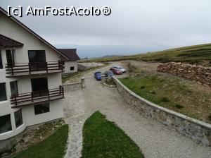 [P13] Cabana Transalpina - parcarea, în apropierea căreia trece Transalpina » foto by Cris
 - 
<span class="allrVoted glyphicon glyphicon-heart hidden" id="av839022"></span>
<a class="m-l-10 hidden" id="sv839022" onclick="voting_Foto_DelVot(,839022,13674)" role="button">șterge vot <span class="glyphicon glyphicon-remove"></span></a>
<a id="v9839022" class=" c-red"  onclick="voting_Foto_SetVot(839022)" role="button"><span class="glyphicon glyphicon-heart-empty"></span> <b>LIKE</b> = Votează poza</a> <img class="hidden"  id="f839022W9" src="/imagini/loader.gif" border="0" /><span class="AjErrMes hidden" id="e839022ErM"></span>