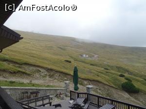 [P29] Cabana Transalpina - terasa, iar în plan mai îndepărtate este pârtia de schi » foto by Cris
 - 
<span class="allrVoted glyphicon glyphicon-heart hidden" id="av839038"></span>
<a class="m-l-10 hidden" id="sv839038" onclick="voting_Foto_DelVot(,839038,13674)" role="button">șterge vot <span class="glyphicon glyphicon-remove"></span></a>
<a id="v9839038" class=" c-red"  onclick="voting_Foto_SetVot(839038)" role="button"><span class="glyphicon glyphicon-heart-empty"></span> <b>LIKE</b> = Votează poza</a> <img class="hidden"  id="f839038W9" src="/imagini/loader.gif" border="0" /><span class="AjErrMes hidden" id="e839038ErM"></span>