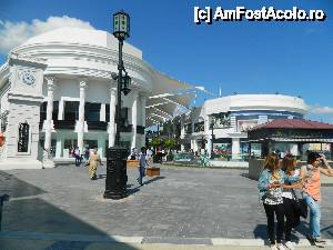 [P37] Chiar lângă parc – nu se plătește intrarea – este un mall cu o sumedenie de magazine.  » foto by Dabator
 - 
<span class="allrVoted glyphicon glyphicon-heart hidden" id="av505611"></span>
<a class="m-l-10 hidden" id="sv505611" onclick="voting_Foto_DelVot(,505611,13686)" role="button">șterge vot <span class="glyphicon glyphicon-remove"></span></a>
<a id="v9505611" class=" c-red"  onclick="voting_Foto_SetVot(505611)" role="button"><span class="glyphicon glyphicon-heart-empty"></span> <b>LIKE</b> = Votează poza</a> <img class="hidden"  id="f505611W9" src="/imagini/loader.gif" border="0" /><span class="AjErrMes hidden" id="e505611ErM"></span>