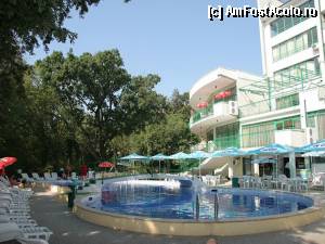 [P02] Piscina si restaurantul.  » foto by costy neamt
 - 
<span class="allrVoted glyphicon glyphicon-heart hidden" id="av403134"></span>
<a class="m-l-10 hidden" id="sv403134" onclick="voting_Foto_DelVot(,403134,13694)" role="button">șterge vot <span class="glyphicon glyphicon-remove"></span></a>
<a id="v9403134" class=" c-red"  onclick="voting_Foto_SetVot(403134)" role="button"><span class="glyphicon glyphicon-heart-empty"></span> <b>LIKE</b> = Votează poza</a> <img class="hidden"  id="f403134W9" src="/imagini/loader.gif" border="0" /><span class="AjErrMes hidden" id="e403134ErM"></span>