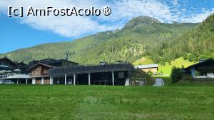 [P12] Zona este mirifica, totul este verde, casele din lemn au jardiniere cu muscate sau petunii multicolore in balcoane, iar crestele muntilor completeaza decorul. » foto by geani anto
 - 
<span class="allrVoted glyphicon glyphicon-heart hidden" id="av1414788"></span>
<a class="m-l-10 hidden" id="sv1414788" onclick="voting_Foto_DelVot(,1414788,13721)" role="button">șterge vot <span class="glyphicon glyphicon-remove"></span></a>
<a id="v91414788" class=" c-red"  onclick="voting_Foto_SetVot(1414788)" role="button"><span class="glyphicon glyphicon-heart-empty"></span> <b>LIKE</b> = Votează poza</a> <img class="hidden"  id="f1414788W9" src="/imagini/loader.gif" border="0" /><span class="AjErrMes hidden" id="e1414788ErM"></span>