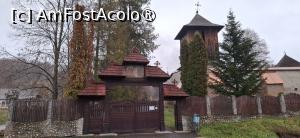 [P01] Mănăstirea Cotmeana - Intrarea în incintă și Turnul-clopotniță. » foto by iulianic
 - 
<span class="allrVoted glyphicon glyphicon-heart hidden" id="av1460609"></span>
<a class="m-l-10 hidden" id="sv1460609" onclick="voting_Foto_DelVot(,1460609,13727)" role="button">șterge vot <span class="glyphicon glyphicon-remove"></span></a>
<a id="v91460609" class=" c-red"  onclick="voting_Foto_SetVot(1460609)" role="button"><span class="glyphicon glyphicon-heart-empty"></span> <b>LIKE</b> = Votează poza</a> <img class="hidden"  id="f1460609W9" src="/imagini/loader.gif" border="0" /><span class="AjErrMes hidden" id="e1460609ErM"></span>