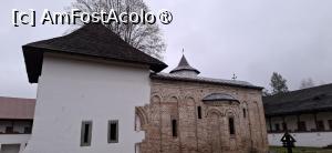 [P05] Mănăstirea Cotmeana - Biserica veche și pridvorul adăugat ulterior. » foto by iulianic
 - 
<span class="allrVoted glyphicon glyphicon-heart hidden" id="av1460613"></span>
<a class="m-l-10 hidden" id="sv1460613" onclick="voting_Foto_DelVot(,1460613,13727)" role="button">șterge vot <span class="glyphicon glyphicon-remove"></span></a>
<a id="v91460613" class=" c-red"  onclick="voting_Foto_SetVot(1460613)" role="button"><span class="glyphicon glyphicon-heart-empty"></span> <b>LIKE</b> = Votează poza</a> <img class="hidden"  id="f1460613W9" src="/imagini/loader.gif" border="0" /><span class="AjErrMes hidden" id="e1460613ErM"></span>
