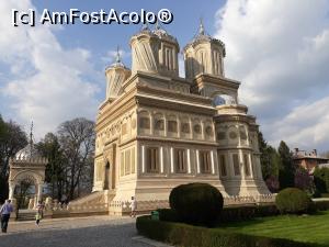 [P27] Biserica Episcopală Adormirea Maicii Domnului, Curtea de Argeș.  » foto by Aurici
 - 
<span class="allrVoted glyphicon glyphicon-heart hidden" id="av1032241"></span>
<a class="m-l-10 hidden" id="sv1032241" onclick="voting_Foto_DelVot(,1032241,13734)" role="button">șterge vot <span class="glyphicon glyphicon-remove"></span></a>
<a id="v91032241" class=" c-red"  onclick="voting_Foto_SetVot(1032241)" role="button"><span class="glyphicon glyphicon-heart-empty"></span> <b>LIKE</b> = Votează poza</a> <img class="hidden"  id="f1032241W9" src="/imagini/loader.gif" border="0" /><span class="AjErrMes hidden" id="e1032241ErM"></span>