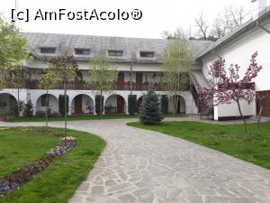 [P43] Mănăstirea Dintr-un Lemn, Frâncești - aici se cazează cu rezervare telefonică prealabilă.  » foto by Aurici
 - 
<span class="allrVoted glyphicon glyphicon-heart hidden" id="av1032257"></span>
<a class="m-l-10 hidden" id="sv1032257" onclick="voting_Foto_DelVot(,1032257,13734)" role="button">șterge vot <span class="glyphicon glyphicon-remove"></span></a>
<a id="v91032257" class=" c-red"  onclick="voting_Foto_SetVot(1032257)" role="button"><span class="glyphicon glyphicon-heart-empty"></span> <b>LIKE</b> = Votează poza</a> <img class="hidden"  id="f1032257W9" src="/imagini/loader.gif" border="0" /><span class="AjErrMes hidden" id="e1032257ErM"></span>