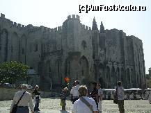 [P03] Avignon - Palais des Papes, români în vizită la palatul vechi.  » foto by iulianic
 - 
<span class="allrVoted glyphicon glyphicon-heart hidden" id="av406973"></span>
<a class="m-l-10 hidden" id="sv406973" onclick="voting_Foto_DelVot(,406973,13769)" role="button">șterge vot <span class="glyphicon glyphicon-remove"></span></a>
<a id="v9406973" class=" c-red"  onclick="voting_Foto_SetVot(406973)" role="button"><span class="glyphicon glyphicon-heart-empty"></span> <b>LIKE</b> = Votează poza</a> <img class="hidden"  id="f406973W9" src="/imagini/loader.gif" border="0" /><span class="AjErrMes hidden" id="e406973ErM"></span>