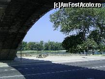 [P50] Avignon - Rhônul văzut de sub arcada podului.  » foto by iulianic
 - 
<span class="allrVoted glyphicon glyphicon-heart hidden" id="av407020"></span>
<a class="m-l-10 hidden" id="sv407020" onclick="voting_Foto_DelVot(,407020,13769)" role="button">șterge vot <span class="glyphicon glyphicon-remove"></span></a>
<a id="v9407020" class=" c-red"  onclick="voting_Foto_SetVot(407020)" role="button"><span class="glyphicon glyphicon-heart-empty"></span> <b>LIKE</b> = Votează poza</a> <img class="hidden"  id="f407020W9" src="/imagini/loader.gif" border="0" /><span class="AjErrMes hidden" id="e407020ErM"></span>