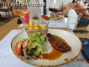 [P51] restaurant Le Pigalle, magret de canard » foto by Yolanda
 - 
<span class="allrVoted glyphicon glyphicon-heart hidden" id="av1516611"></span>
<a class="m-l-10 hidden" id="sv1516611" onclick="voting_Foto_DelVot(,1516611,13769)" role="button">șterge vot <span class="glyphicon glyphicon-remove"></span></a>
<a id="v91516611" class=" c-red"  onclick="voting_Foto_SetVot(1516611)" role="button"><span class="glyphicon glyphicon-heart-empty"></span> <b>LIKE</b> = Votează poza</a> <img class="hidden"  id="f1516611W9" src="/imagini/loader.gif" border="0" /><span class="AjErrMes hidden" id="e1516611ErM"></span>