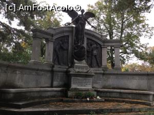 [P07] Southampton - Un monument interesant inchinat unei brigazi internationale de luptatori (printre care erau si locuitori ai orasului) in lupta pentru democratie in spania 1936-1939. Pe placuta comemorativa in afara numelor mai sunt scrise urmatoarele cuvinte:<p> " Voi sunteti istoria, voi sunteti » foto by mishu
 - 
<span class="allrVoted glyphicon glyphicon-heart hidden" id="av1153946"></span>
<a class="m-l-10 hidden" id="sv1153946" onclick="voting_Foto_DelVot(,1153946,13774)" role="button">șterge vot <span class="glyphicon glyphicon-remove"></span></a>
<a id="v91153946" class=" c-red"  onclick="voting_Foto_SetVot(1153946)" role="button"><span class="glyphicon glyphicon-heart-empty"></span> <b>LIKE</b> = Votează poza</a> <img class="hidden"  id="f1153946W9" src="/imagini/loader.gif" border="0" /><span class="AjErrMes hidden" id="e1153946ErM"></span>
