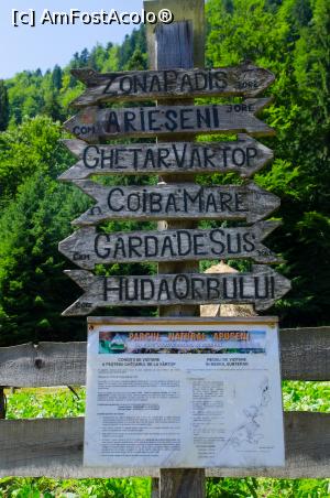 [P14] Indicator in cătunul Casa de Piatră » foto by Remicade
 - 
<span class="allrVoted glyphicon glyphicon-heart hidden" id="av769683"></span>
<a class="m-l-10 hidden" id="sv769683" onclick="voting_Foto_DelVot(,769683,13782)" role="button">șterge vot <span class="glyphicon glyphicon-remove"></span></a>
<a id="v9769683" class=" c-red"  onclick="voting_Foto_SetVot(769683)" role="button"><span class="glyphicon glyphicon-heart-empty"></span> <b>LIKE</b> = Votează poza</a> <img class="hidden"  id="f769683W9" src="/imagini/loader.gif" border="0" /><span class="AjErrMes hidden" id="e769683ErM"></span>