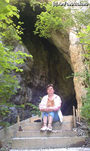 [P02] Intrarea în Peștera lui Ionele. Gârda de Sus, Parcul Național Apuseni.  » foto by traian.leuca †
 - 
<span class="allrVoted glyphicon glyphicon-heart hidden" id="av407408"></span>
<a class="m-l-10 hidden" id="sv407408" onclick="voting_Foto_DelVot(,407408,13782)" role="button">șterge vot <span class="glyphicon glyphicon-remove"></span></a>
<a id="v9407408" class=" c-red"  onclick="voting_Foto_SetVot(407408)" role="button"><span class="glyphicon glyphicon-heart-empty"></span> <b>LIKE</b> = Votează poza</a> <img class="hidden"  id="f407408W9" src="/imagini/loader.gif" border="0" /><span class="AjErrMes hidden" id="e407408ErM"></span>