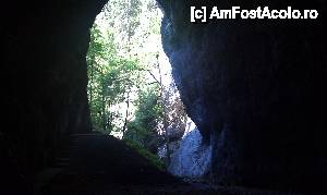 [P06] Intrare în Peștera Scarișoara. Gârda de Sus, Parcul Național Apuseni.  » foto by traian.leuca †
 - 
<span class="allrVoted glyphicon glyphicon-heart hidden" id="av407412"></span>
<a class="m-l-10 hidden" id="sv407412" onclick="voting_Foto_DelVot(,407412,13782)" role="button">șterge vot <span class="glyphicon glyphicon-remove"></span></a>
<a id="v9407412" class=" c-red"  onclick="voting_Foto_SetVot(407412)" role="button"><span class="glyphicon glyphicon-heart-empty"></span> <b>LIKE</b> = Votează poza</a> <img class="hidden"  id="f407412W9" src="/imagini/loader.gif" border="0" /><span class="AjErrMes hidden" id="e407412ErM"></span>