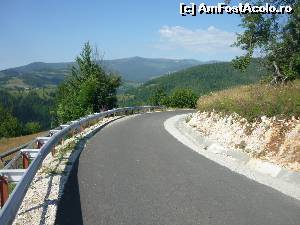 [P04] Peștera Scărișoara. Noul traseu auto, oprire în punctul cel mai înalt - 3, asfalt frumos, parapet pe margine, în locurile periculoase » foto by FlorinAndrei
 - 
<span class="allrVoted glyphicon glyphicon-heart hidden" id="av620351"></span>
<a class="m-l-10 hidden" id="sv620351" onclick="voting_Foto_DelVot(,620351,13782)" role="button">șterge vot <span class="glyphicon glyphicon-remove"></span></a>
<a id="v9620351" class=" c-red"  onclick="voting_Foto_SetVot(620351)" role="button"><span class="glyphicon glyphicon-heart-empty"></span> <b>LIKE</b> = Votează poza</a> <img class="hidden"  id="f620351W9" src="/imagini/loader.gif" border="0" /><span class="AjErrMes hidden" id="e620351ErM"></span>