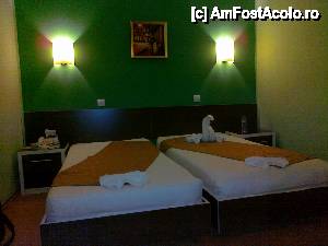 [P02] Hotel Afrodita, Băile Herculane - O cameră dublă twin-apropiat...  » foto by Lyssys
 - 
<span class="allrVoted glyphicon glyphicon-heart hidden" id="av445932"></span>
<a class="m-l-10 hidden" id="sv445932" onclick="voting_Foto_DelVot(,445932,13800)" role="button">șterge vot <span class="glyphicon glyphicon-remove"></span></a>
<a id="v9445932" class=" c-red"  onclick="voting_Foto_SetVot(445932)" role="button"><span class="glyphicon glyphicon-heart-empty"></span> <b>LIKE</b> = Votează poza</a> <img class="hidden"  id="f445932W9" src="/imagini/loader.gif" border="0" /><span class="AjErrMes hidden" id="e445932ErM"></span>