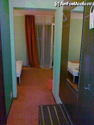 [P04] Hotel Afrodita, Băile Herculane -... Şi vedere dinspre intrarea camerei » foto by Lyssys
 - 
<span class="allrVoted glyphicon glyphicon-heart hidden" id="av445947"></span>
<a class="m-l-10 hidden" id="sv445947" onclick="voting_Foto_DelVot(,445947,13800)" role="button">șterge vot <span class="glyphicon glyphicon-remove"></span></a>
<a id="v9445947" class=" c-red"  onclick="voting_Foto_SetVot(445947)" role="button"><span class="glyphicon glyphicon-heart-empty"></span> <b>LIKE</b> = Votează poza</a> <img class="hidden"  id="f445947W9" src="/imagini/loader.gif" border="0" /><span class="AjErrMes hidden" id="e445947ErM"></span>