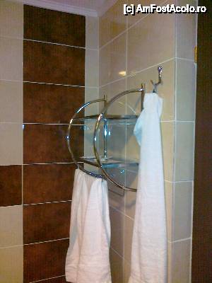 [P06] Hotel Afrodita, Băile Herculane - Eu aş fi montat policioara în dreapta oglinzii...  » foto by Lyssys
 - 
<span class="allrVoted glyphicon glyphicon-heart hidden" id="av445957"></span>
<a class="m-l-10 hidden" id="sv445957" onclick="voting_Foto_DelVot(,445957,13800)" role="button">șterge vot <span class="glyphicon glyphicon-remove"></span></a>
<a id="v9445957" class=" c-red"  onclick="voting_Foto_SetVot(445957)" role="button"><span class="glyphicon glyphicon-heart-empty"></span> <b>LIKE</b> = Votează poza</a> <img class="hidden"  id="f445957W9" src="/imagini/loader.gif" border="0" /><span class="AjErrMes hidden" id="e445957ErM"></span>