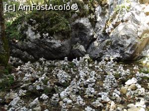 [P13] Pietricele asezate in forma de piramida la Cascada Bigar » foto by ascent
 - 
<span class="allrVoted glyphicon glyphicon-heart hidden" id="av1018267"></span>
<a class="m-l-10 hidden" id="sv1018267" onclick="voting_Foto_DelVot(,1018267,13800)" role="button">șterge vot <span class="glyphicon glyphicon-remove"></span></a>
<a id="v91018267" class=" c-red"  onclick="voting_Foto_SetVot(1018267)" role="button"><span class="glyphicon glyphicon-heart-empty"></span> <b>LIKE</b> = Votează poza</a> <img class="hidden"  id="f1018267W9" src="/imagini/loader.gif" border="0" /><span class="AjErrMes hidden" id="e1018267ErM"></span>