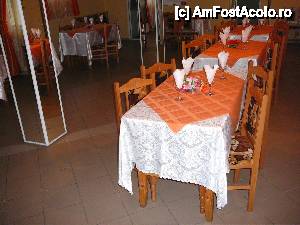 [P18] Sala de mese (doar o parte din ea)  » foto by Claudiu U.
 - 
<span class="allrVoted glyphicon glyphicon-heart hidden" id="av408395"></span>
<a class="m-l-10 hidden" id="sv408395" onclick="voting_Foto_DelVot(,408395,13801)" role="button">șterge vot <span class="glyphicon glyphicon-remove"></span></a>
<a id="v9408395" class=" c-red"  onclick="voting_Foto_SetVot(408395)" role="button"><span class="glyphicon glyphicon-heart-empty"></span> <b>LIKE</b> = Votează poza</a> <img class="hidden"  id="f408395W9" src="/imagini/loader.gif" border="0" /><span class="AjErrMes hidden" id="e408395ErM"></span>