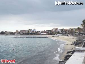 [P29] Golful Naxos. Clădirea albastru-deschis din centrul fotografiei este Sporting Baia Hotel.  » foto by Costi
 - 
<span class="allrVoted glyphicon glyphicon-heart hidden" id="av408180"></span>
<a class="m-l-10 hidden" id="sv408180" onclick="voting_Foto_DelVot(,408180,13803)" role="button">șterge vot <span class="glyphicon glyphicon-remove"></span></a>
<a id="v9408180" class=" c-red"  onclick="voting_Foto_SetVot(408180)" role="button"><span class="glyphicon glyphicon-heart-empty"></span> <b>LIKE</b> = Votează poza</a> <img class="hidden"  id="f408180W9" src="/imagini/loader.gif" border="0" /><span class="AjErrMes hidden" id="e408180ErM"></span>