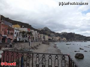 [P31] O altă imagine cu faleza şi o parte din golful Naxos » foto by Costi
 - 
<span class="allrVoted glyphicon glyphicon-heart hidden" id="av408182"></span>
<a class="m-l-10 hidden" id="sv408182" onclick="voting_Foto_DelVot(,408182,13803)" role="button">șterge vot <span class="glyphicon glyphicon-remove"></span></a>
<a id="v9408182" class=" c-red"  onclick="voting_Foto_SetVot(408182)" role="button"><span class="glyphicon glyphicon-heart-empty"></span> <b>LIKE</b> = Votează poza</a> <img class="hidden"  id="f408182W9" src="/imagini/loader.gif" border="0" /><span class="AjErrMes hidden" id="e408182ErM"></span>