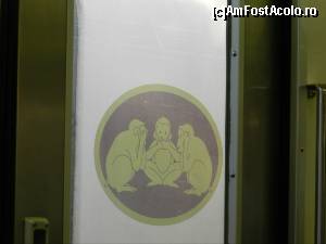 [P23] Cele trei maimute, 'nu vede, n-aude, nu-spune', logoul trenului spre Nikko.  » foto by TraianS
 - 
<span class="allrVoted glyphicon glyphicon-heart hidden" id="av408367"></span>
<a class="m-l-10 hidden" id="sv408367" onclick="voting_Foto_DelVot(,408367,13808)" role="button">șterge vot <span class="glyphicon glyphicon-remove"></span></a>
<a id="v9408367" class=" c-red"  onclick="voting_Foto_SetVot(408367)" role="button"><span class="glyphicon glyphicon-heart-empty"></span> <b>LIKE</b> = Votează poza</a> <img class="hidden"  id="f408367W9" src="/imagini/loader.gif" border="0" /><span class="AjErrMes hidden" id="e408367ErM"></span>
