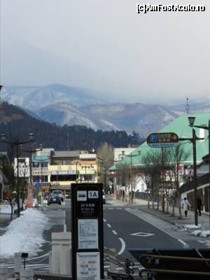 [P30] Nikko. In fata garilor gasiti si stopurile pentru autobuze.  » foto by TraianS
 - 
<span class="allrVoted glyphicon glyphicon-heart hidden" id="av408379"></span>
<a class="m-l-10 hidden" id="sv408379" onclick="voting_Foto_DelVot(,408379,13808)" role="button">șterge vot <span class="glyphicon glyphicon-remove"></span></a>
<a id="v9408379" class=" c-red"  onclick="voting_Foto_SetVot(408379)" role="button"><span class="glyphicon glyphicon-heart-empty"></span> <b>LIKE</b> = Votează poza</a> <img class="hidden"  id="f408379W9" src="/imagini/loader.gif" border="0" /><span class="AjErrMes hidden" id="e408379ErM"></span>