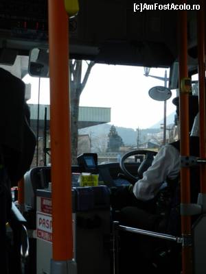 [P33] Nikko. In autobuz. langa sofer sunt masinariile unde se lipeste Suica la coborare. Tot acolo se pot schimba bani marunti daca platiti cash.  » foto by TraianS
 - 
<span class="allrVoted glyphicon glyphicon-heart hidden" id="av408387"></span>
<a class="m-l-10 hidden" id="sv408387" onclick="voting_Foto_DelVot(,408387,13808)" role="button">șterge vot <span class="glyphicon glyphicon-remove"></span></a>
<a id="v9408387" class=" c-red"  onclick="voting_Foto_SetVot(408387)" role="button"><span class="glyphicon glyphicon-heart-empty"></span> <b>LIKE</b> = Votează poza</a> <img class="hidden"  id="f408387W9" src="/imagini/loader.gif" border="0" /><span class="AjErrMes hidden" id="e408387ErM"></span>