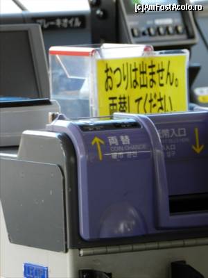 [P34] In autobuz, masina de bani marunti. Bagati o hartie de 1000 de yeni in stanga si iese marunt in dreapta. Daca aveti Suica, platiti cu Suica.  » foto by TraianS
 - 
<span class="allrVoted glyphicon glyphicon-heart hidden" id="av408389"></span>
<a class="m-l-10 hidden" id="sv408389" onclick="voting_Foto_DelVot(,408389,13808)" role="button">șterge vot <span class="glyphicon glyphicon-remove"></span></a>
<a id="v9408389" class=" c-red"  onclick="voting_Foto_SetVot(408389)" role="button"><span class="glyphicon glyphicon-heart-empty"></span> <b>LIKE</b> = Votează poza</a> <img class="hidden"  id="f408389W9" src="/imagini/loader.gif" border="0" /><span class="AjErrMes hidden" id="e408389ErM"></span>