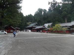 [P70] Nikko, Altarul Futarasan, platforma întinsă încojurată de marii cedri, în plan îndepărtat dreapta se vede Haiden » foto by mprofeanu
 - 
<span class="allrVoted glyphicon glyphicon-heart hidden" id="av688017"></span>
<a class="m-l-10 hidden" id="sv688017" onclick="voting_Foto_DelVot(,688017,13808)" role="button">șterge vot <span class="glyphicon glyphicon-remove"></span></a>
<a id="v9688017" class=" c-red"  onclick="voting_Foto_SetVot(688017)" role="button"><span class="glyphicon glyphicon-heart-empty"></span> <b>LIKE</b> = Votează poza</a> <img class="hidden"  id="f688017W9" src="/imagini/loader.gif" border="0" /><span class="AjErrMes hidden" id="e688017ErM"></span>