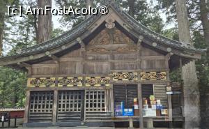 [P07] Shinkyu-sha, ,,Grajdul Sacru”, ce adapostea doi cai albi sacri folositi in timpul ceremoniilor la templu. Cladirea din lemn nevopsit, are cateva frize cu sculpturi ce permit aerisirea in interior si care ilustreaza etape ale vietii maimutelor, acestea fiind considerate gardieni ai cailor. » foto by geani anto
 - 
<span class="allrVoted glyphicon glyphicon-heart hidden" id="av1439959"></span>
<a class="m-l-10 hidden" id="sv1439959" onclick="voting_Foto_DelVot(,1439959,13808)" role="button">șterge vot <span class="glyphicon glyphicon-remove"></span></a>
<a id="v91439959" class=" c-red"  onclick="voting_Foto_SetVot(1439959)" role="button"><span class="glyphicon glyphicon-heart-empty"></span> <b>LIKE</b> = Votează poza</a> <img class="hidden"  id="f1439959W9" src="/imagini/loader.gif" border="0" /><span class="AjErrMes hidden" id="e1439959ErM"></span>